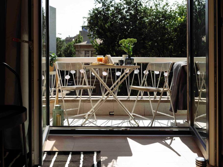 Bright 2Br Apartment - Top Location - City Balcony Bukarest Exteriör bild