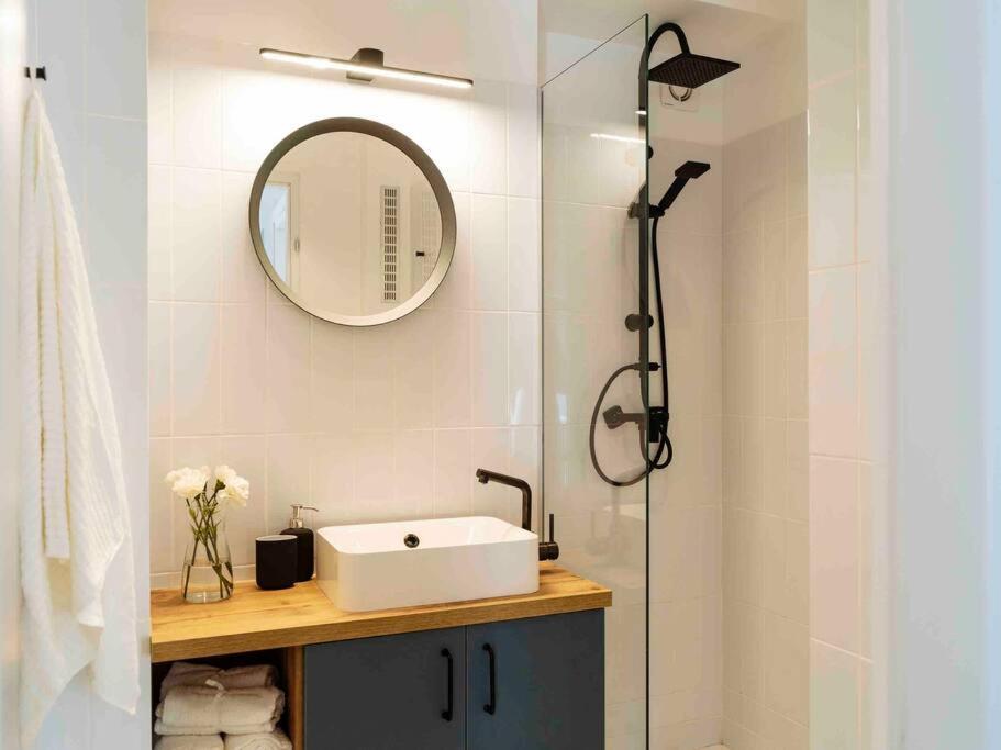 Bright 2Br Apartment - Top Location - City Balcony Bukarest Exteriör bild