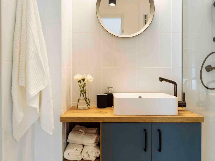 Bright 2Br Apartment - Top Location - City Balcony Bukarest Exteriör bild