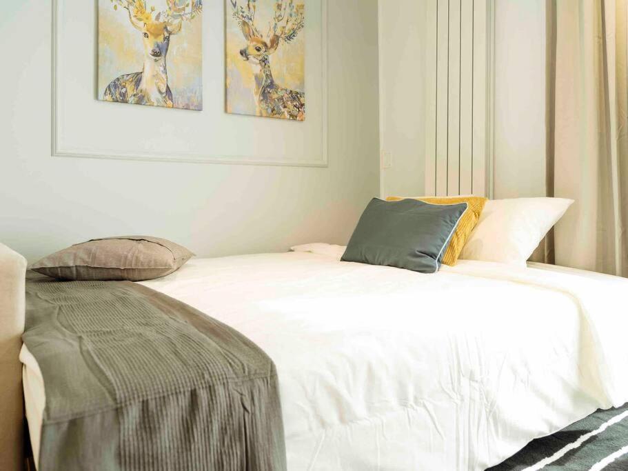 Bright 2Br Apartment - Top Location - City Balcony Bukarest Exteriör bild