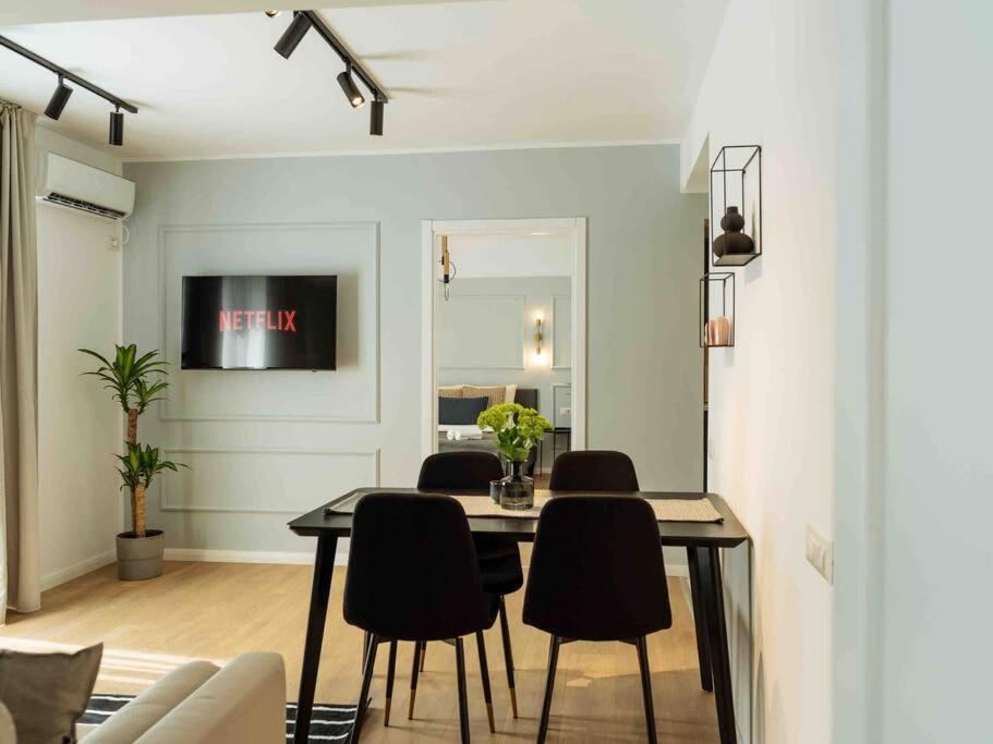 Bright 2Br Apartment - Top Location - City Balcony Bukarest Exteriör bild
