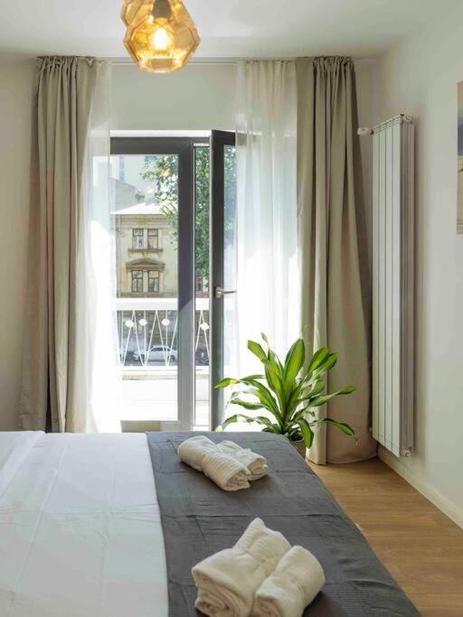 Bright 2Br Apartment - Top Location - City Balcony Bukarest Exteriör bild