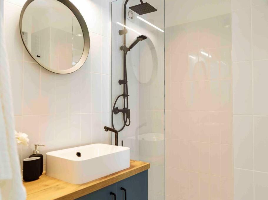 Bright 2Br Apartment - Top Location - City Balcony Bukarest Exteriör bild