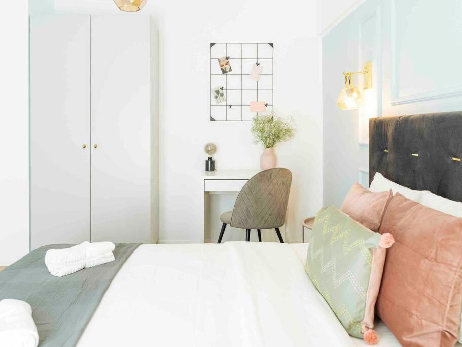 Bright 2Br Apartment - Top Location - City Balcony Bukarest Exteriör bild