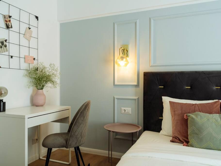 Bright 2Br Apartment - Top Location - City Balcony Bukarest Exteriör bild