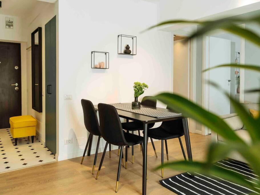 Bright 2Br Apartment - Top Location - City Balcony Bukarest Exteriör bild